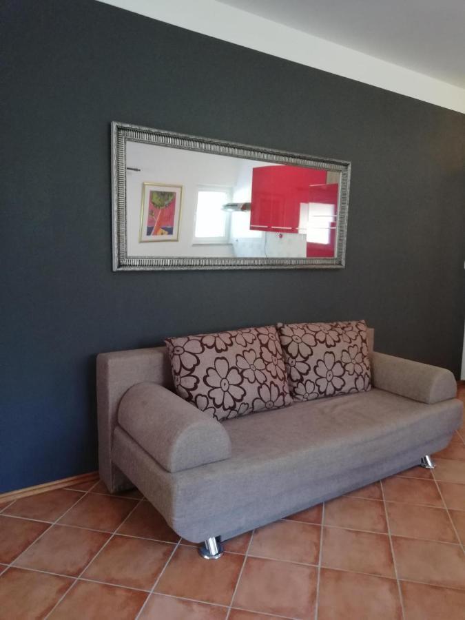 Apartment Poretti For 2,in Center Parking Free In The Yard,6 Min Walk Rovinj