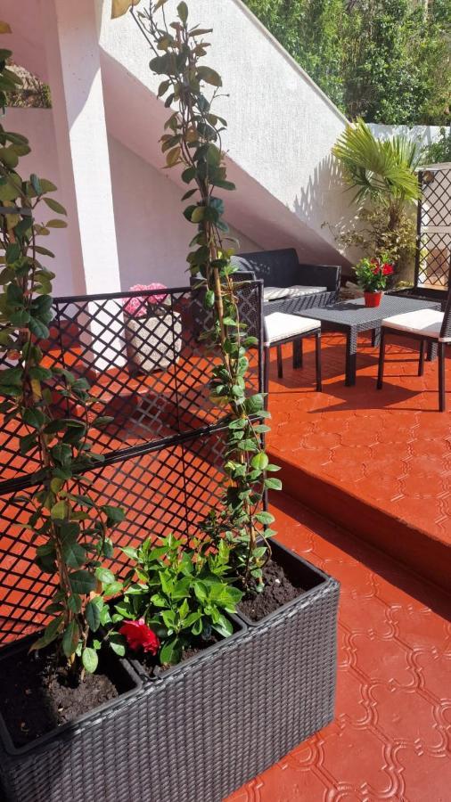 Apartment Poretti For 2,in Center Parking Free In The Yard,6 Min Walk *