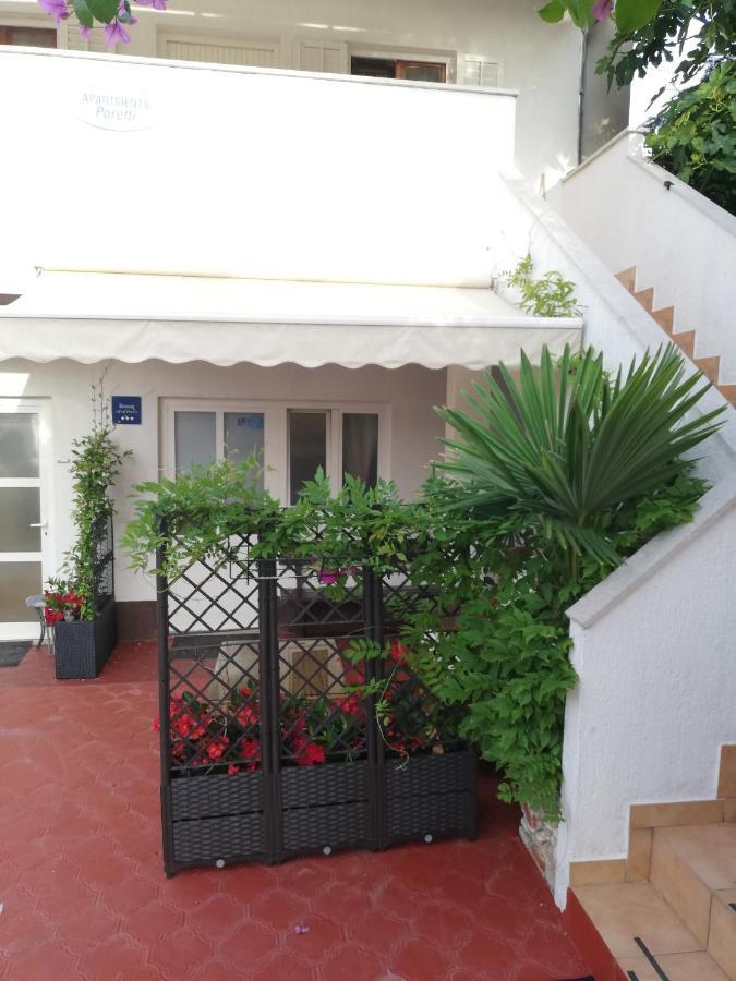 Apartment Poretti For 2,in Center Parking Free In The Yard,6 Min Walk *