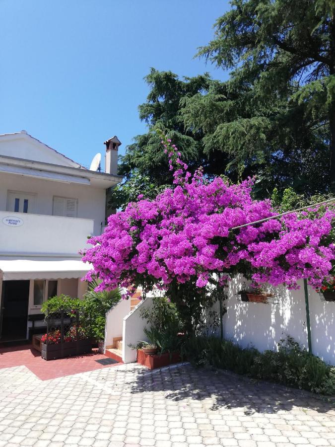 Apartment Poretti For 2,in Center Parking Free In The Yard,6 Min Walk *