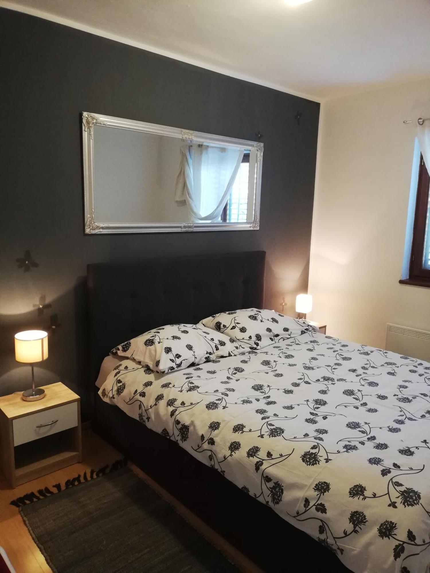 Apartment Poretti For 2,in Center Parking Free In The Yard,6 Min Walk Rovinj