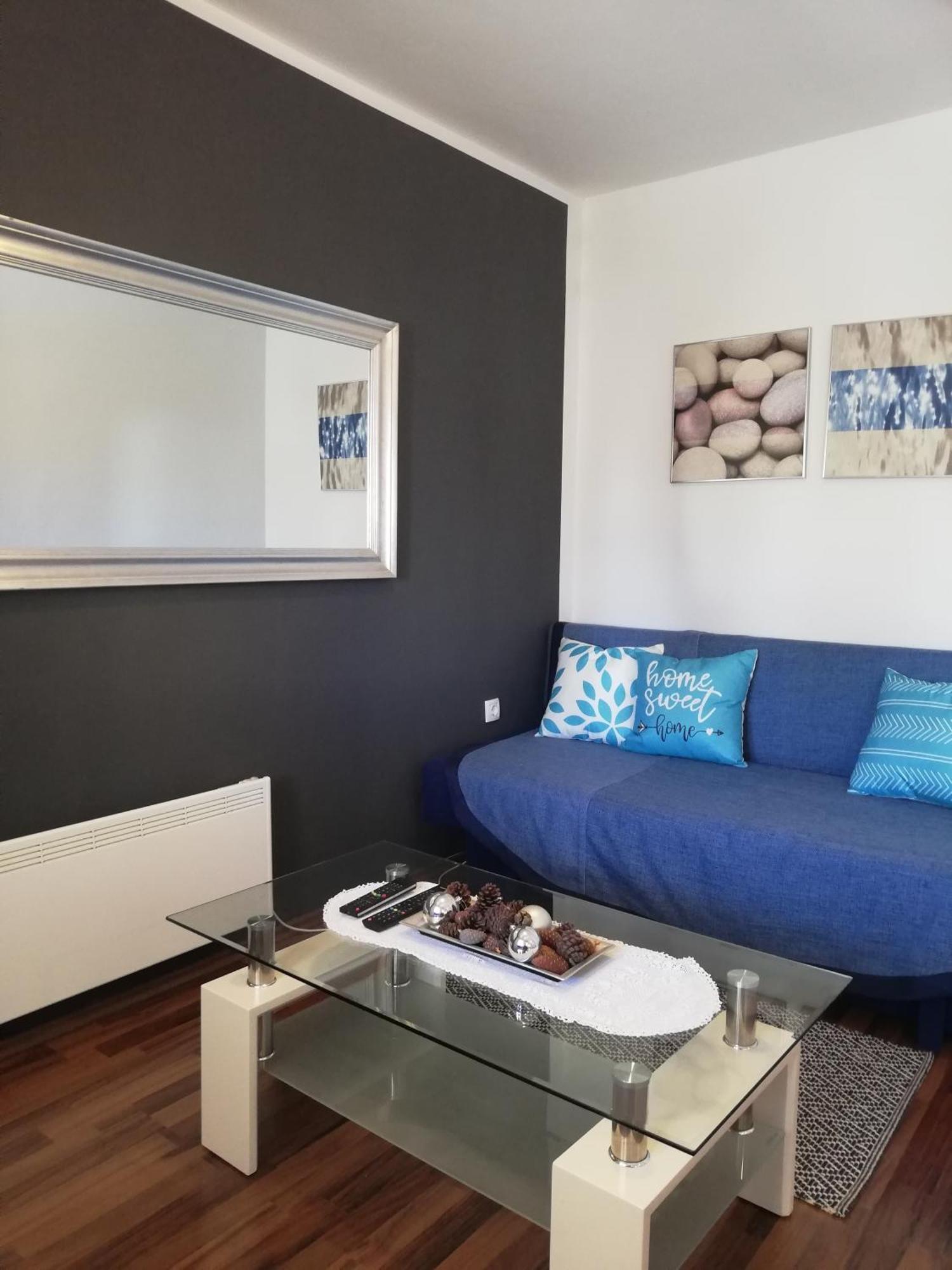 Apartment Poretti For 2,in Center Parking Free In The Yard,6 Min Walk *