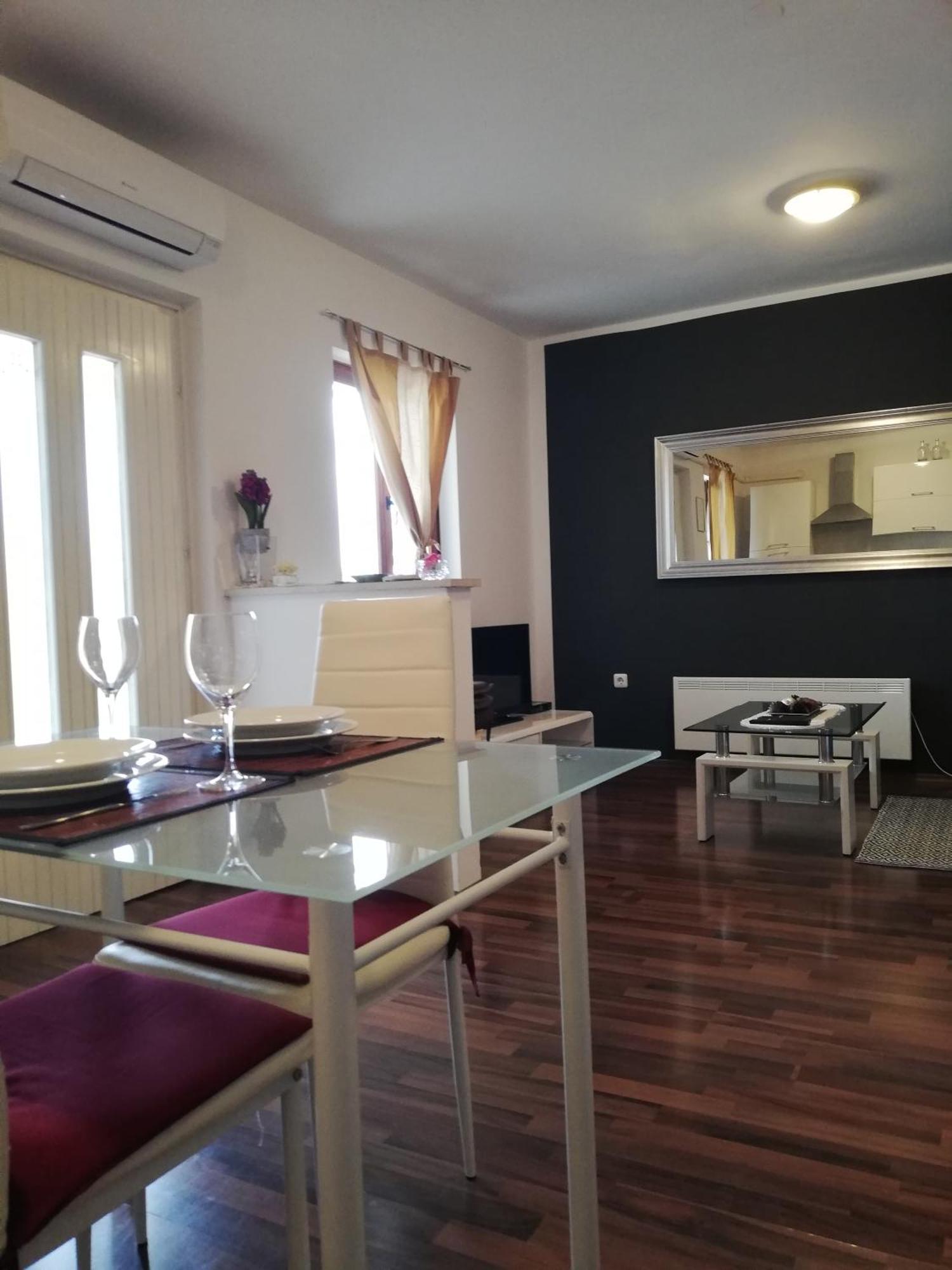 Apartment Poretti For 2,in Center Parking Free In The Yard,6 Min Walk Rovinj
