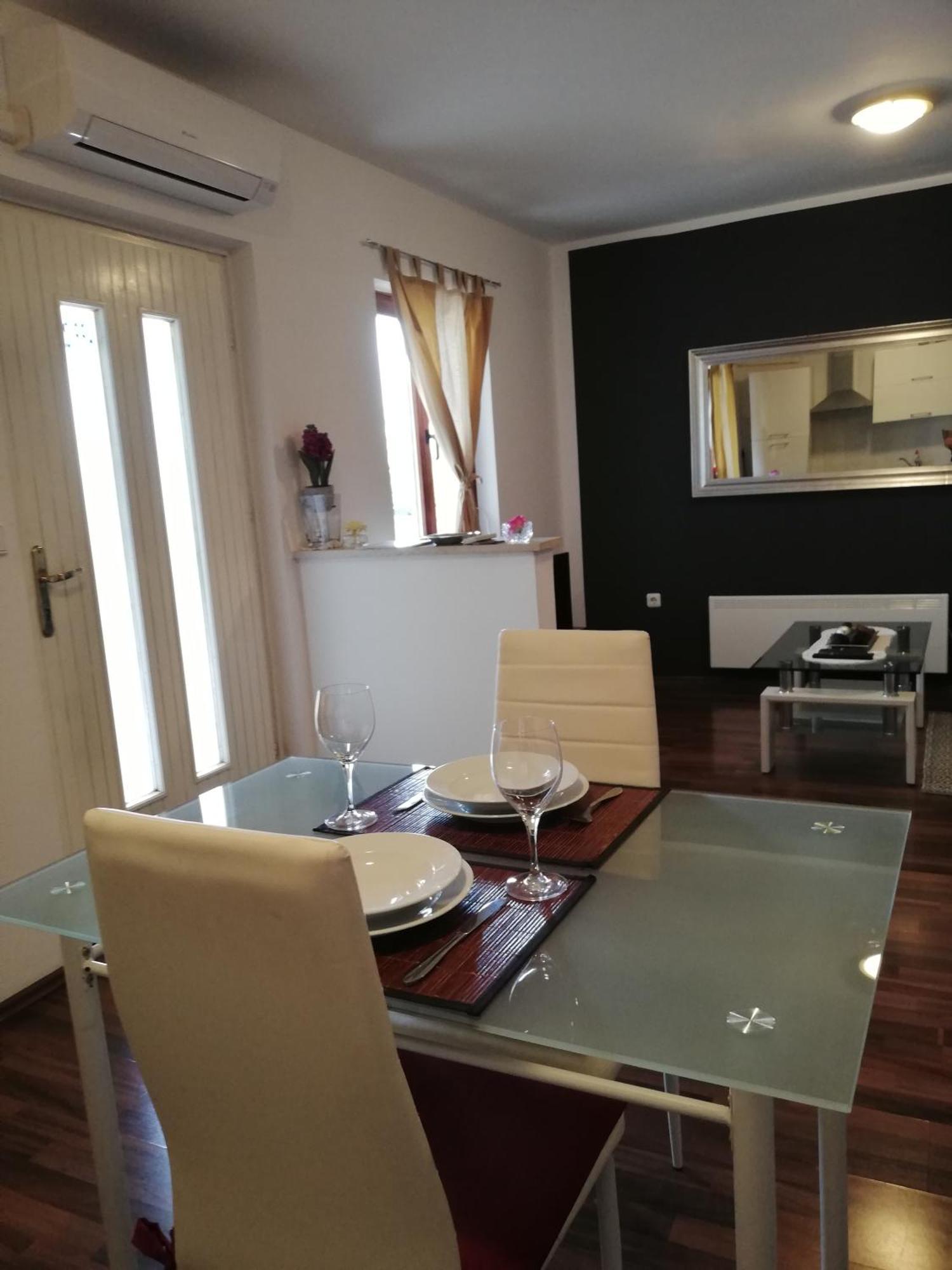 Poretti For 2,in Center Parking Free In The Yard,6 Min Walk Rovinj