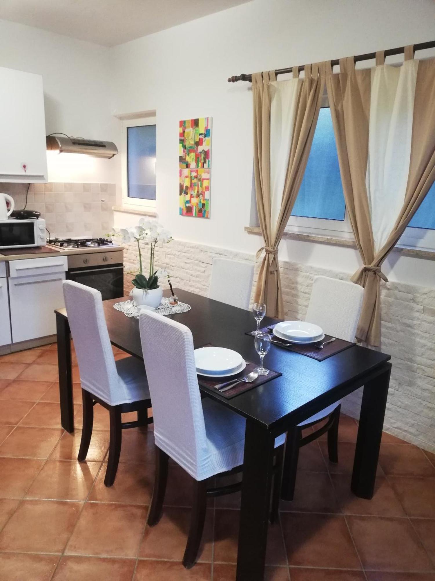 Poretti For 2,in Center Parking Free In The Yard,6 Min Walk Apartment *